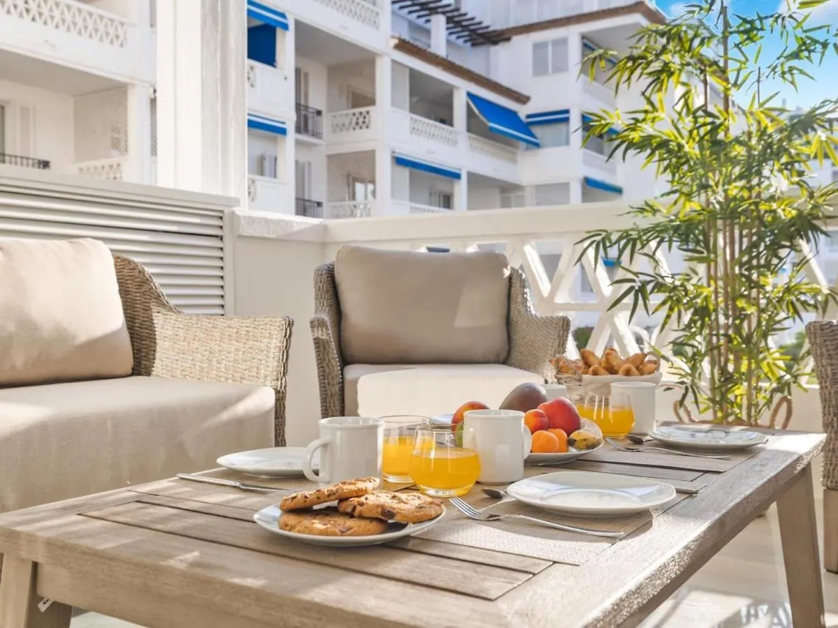 Apartment 3 Dormitorios En Playas Del Duque Ref C 111 Marbella