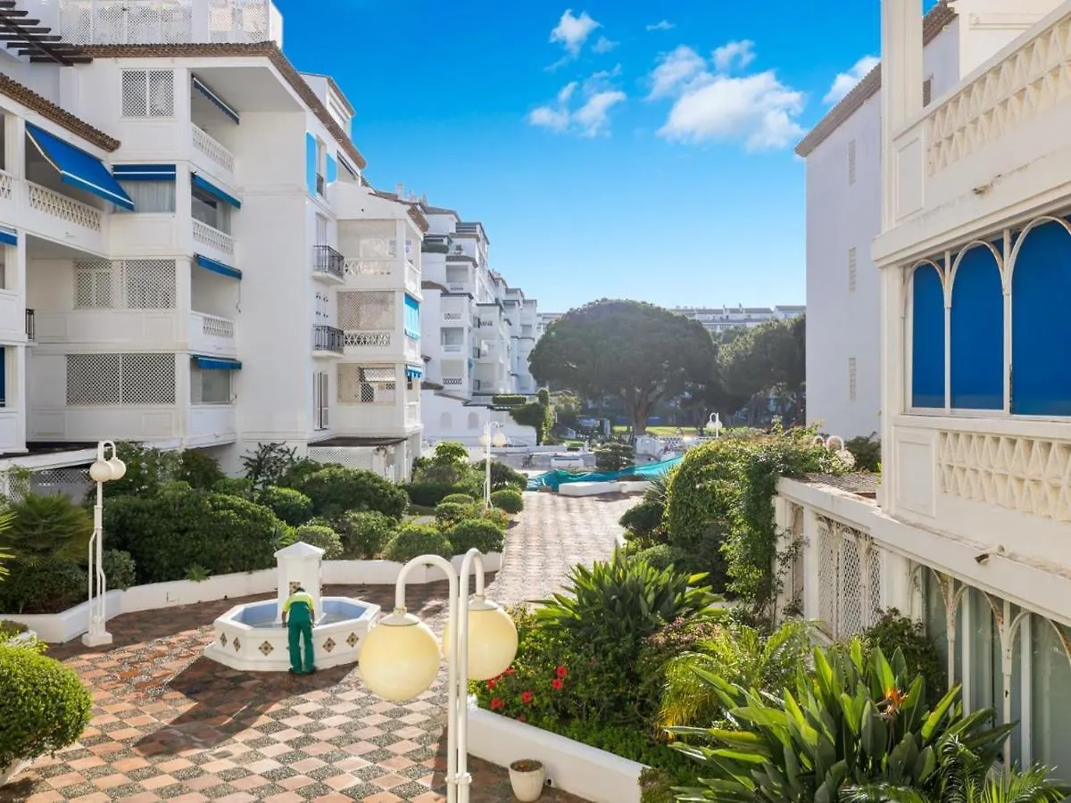 Apartmán 3 Dormitorios En Playas Del Duque Ref C 111 Marbella