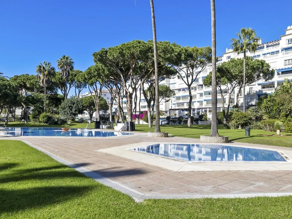 3 Dormitorios En Playas Del Duque Ref C 111 Marbella